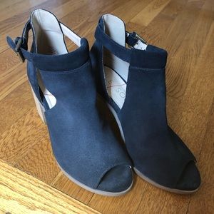 Sole Society navy suede shoes